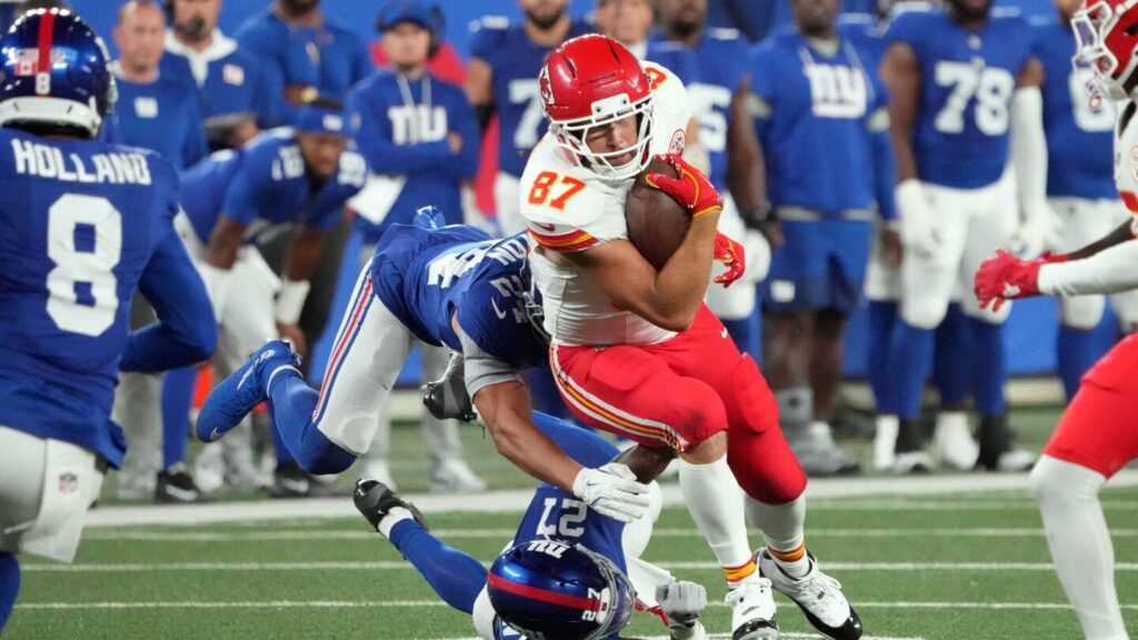 Chiefs’ Reid Responds to Kelce Sideline Incident: “He Plays with Heart”